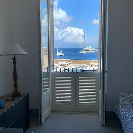 Marina Corta *