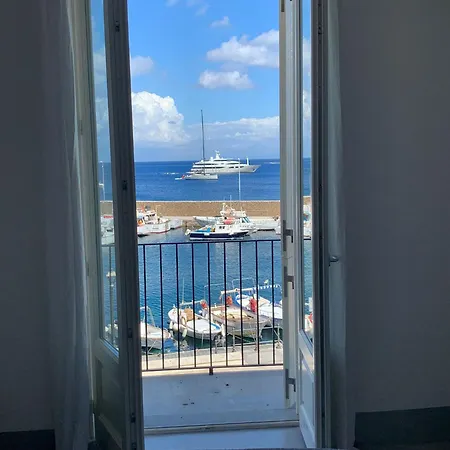 Marina Corta *