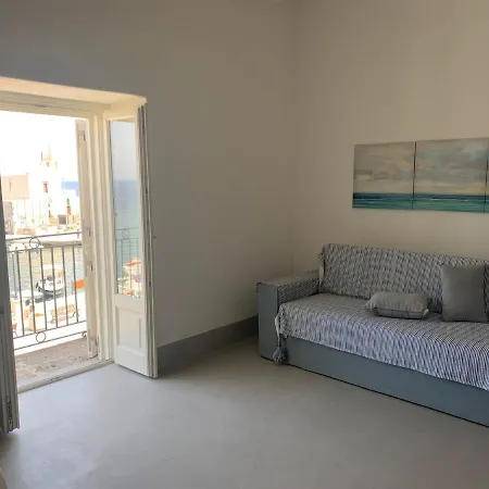 Marina Corta * ليباري